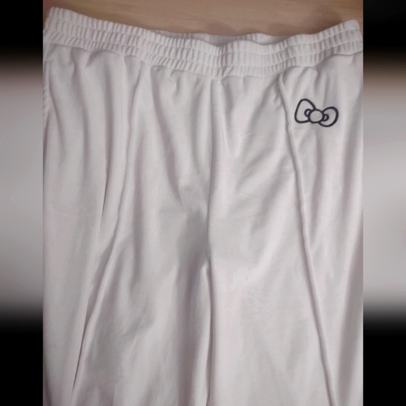 Angel Hello Kitty Forever 21 Limited Edition White Plush Soft Lounge Pants - Picture 2 of 6